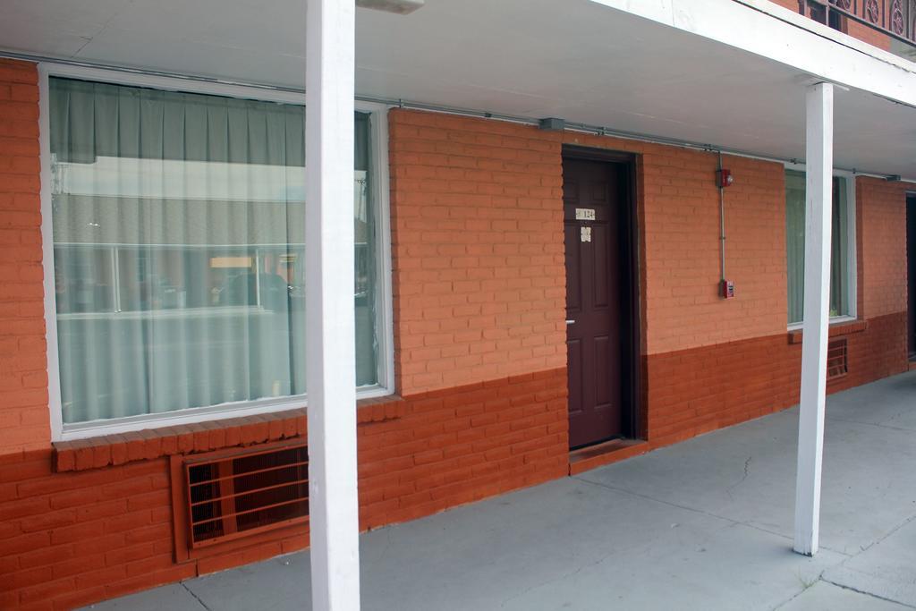 Super 7 Motel Columbia Exterior photo