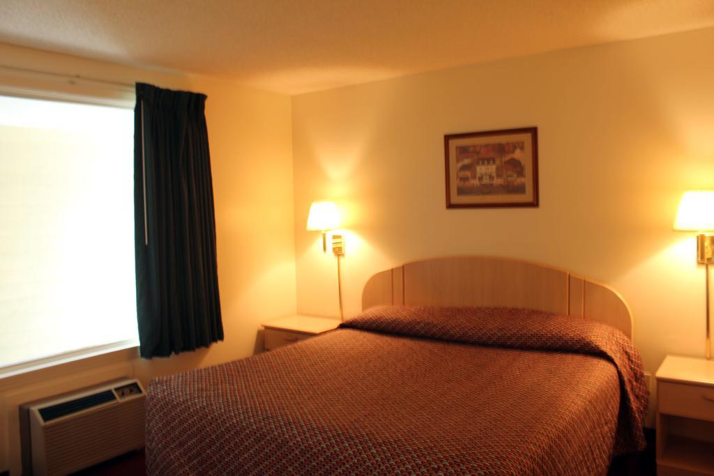 Super 7 Motel Columbia Room photo
