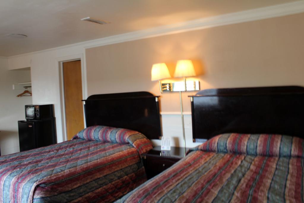 Super 7 Motel Columbia Room photo